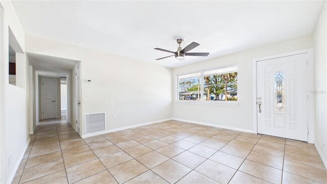 Building Photo - 4418 W Fairview Heights