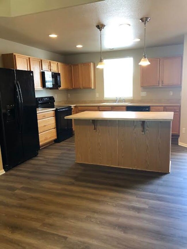 Building Photo - Fully Renovated, "MUST SEE" 3 Bedroom, 3 Bath Townhome with 2 Car Attached Garage