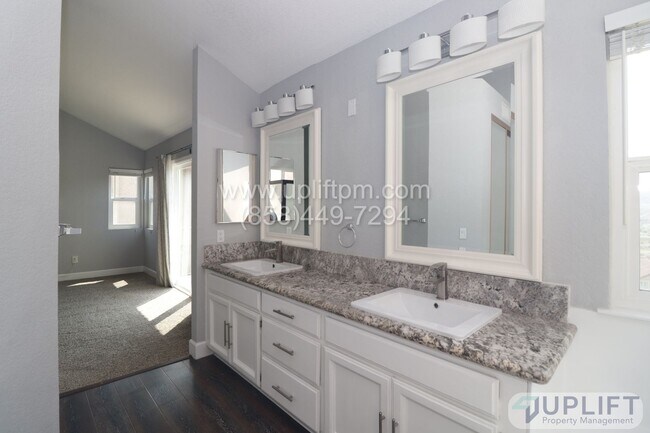 Building Photo - Beautiful Spring Valley home, tri floor 4 ...