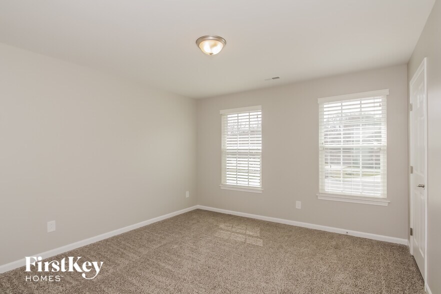 Building Photo - 3010 Robusta Court