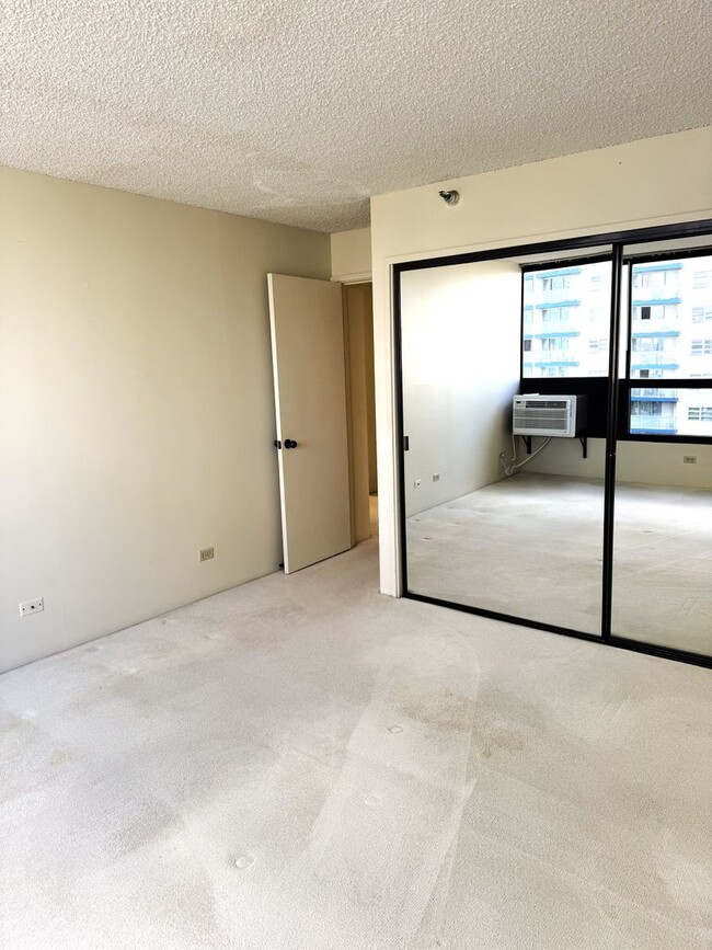 Building Photo - Royal Capitol Plaza - One bedroom, one bat...