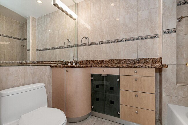 Building Photo - 2545 NE 207th St