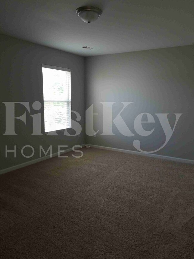 Building Photo - 4406 Vernon Cir SE