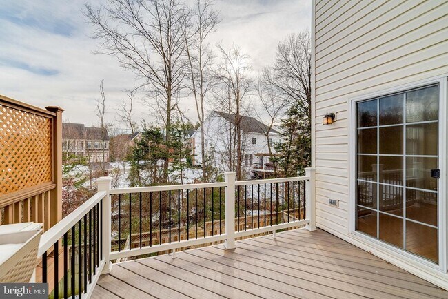 Building Photo - 22072 Avonworth Square