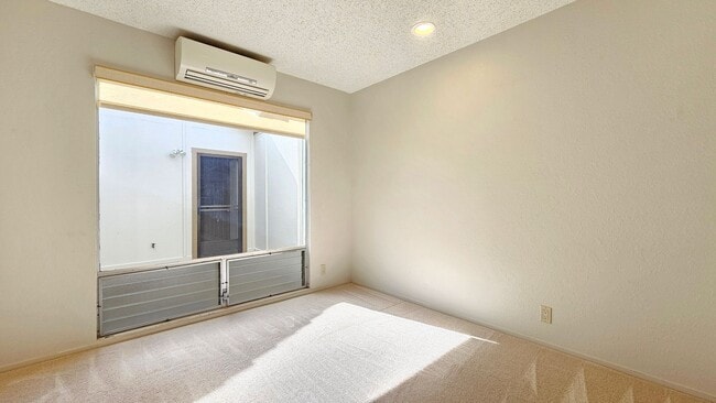 Building Photo - Waipio Gentry - beautifully renovated 3 be...