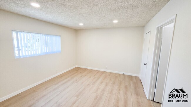 Building Photo - 2 BEDROOM  IN NOHO ARTS