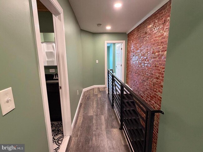 Building Photo - 2643 N Mascher St