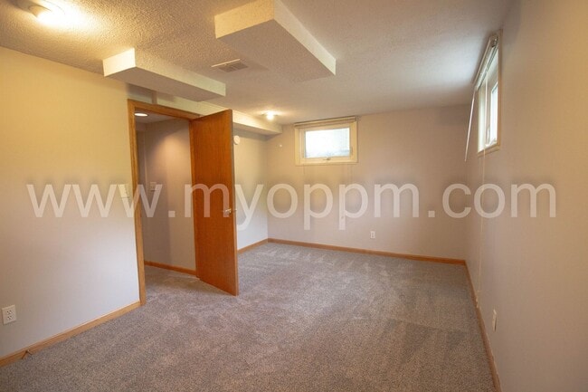 Building Photo - UPDATED 4bedroom Ranch Home!  $600 off the Deposit!!!