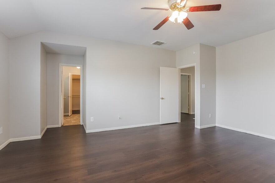 Building Photo - 3606 Evergreen Square Tr