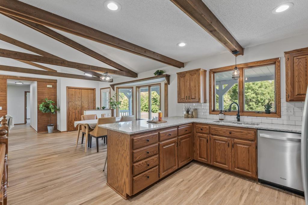 Building Photo - 833 Tyrol Ln