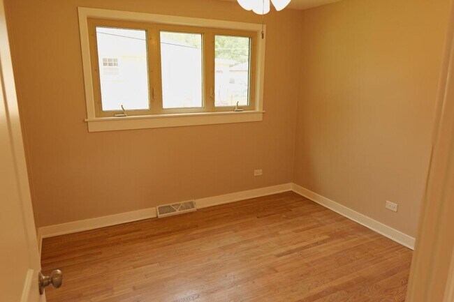 Building Photo - 8415 Laramie Ave