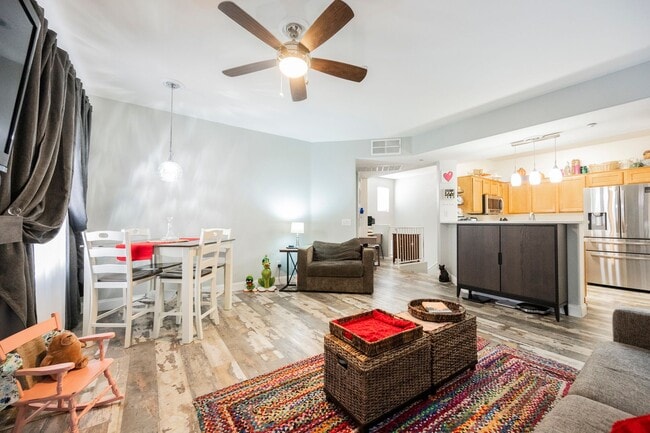 Building Photo - Beautiful 2 bedroom condo-North Las Vegas