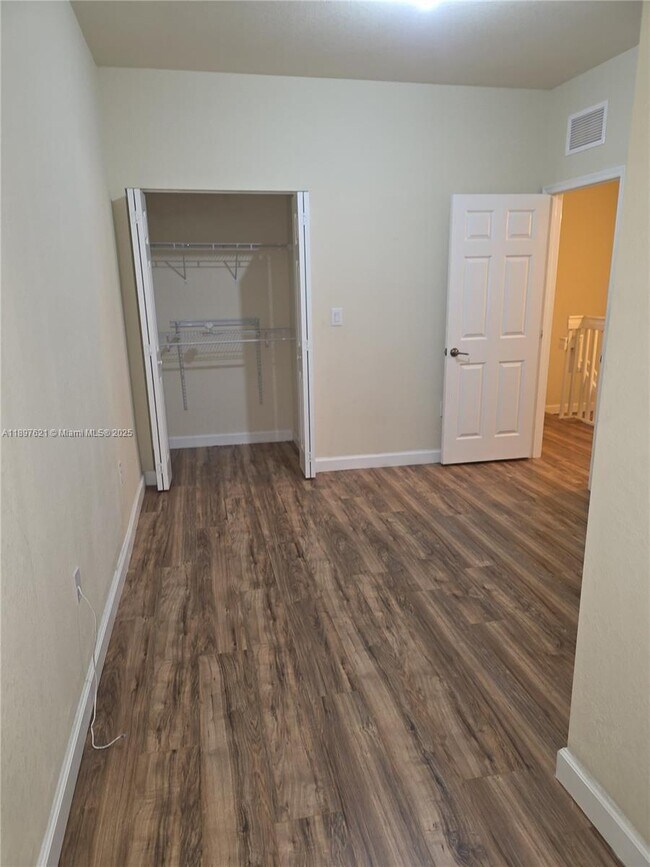 Building Photo - 528 SE 32nd Ave