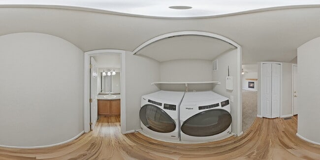 Building Photo - $2,620.95 with $300 off the first month's rent, 5 Beds - 3.5 Bath, Single Family Home in Colorado...