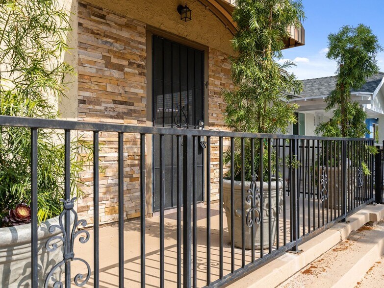 Building Photo - 1460 Gaviota Ave