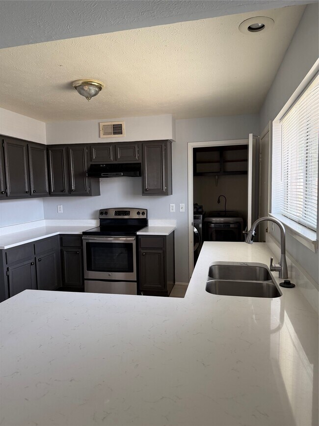 Building Photo - 22726 Leedstown Ln