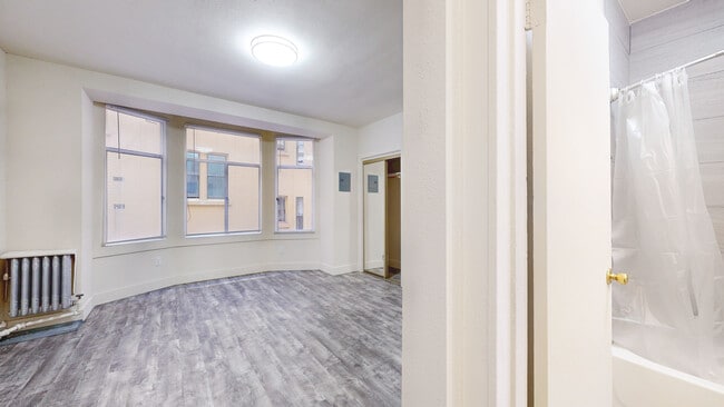 Building Photo - 420 Ellis St