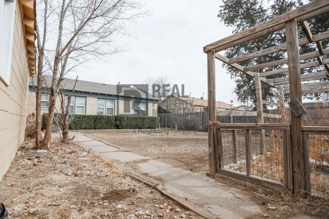 Building Photo - 1542 Parr St