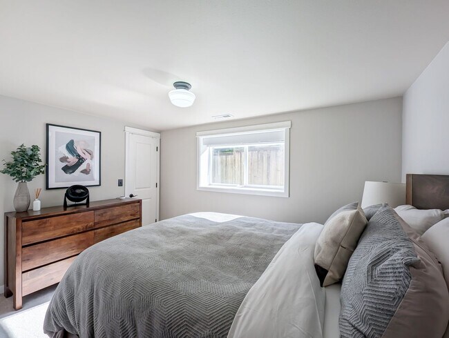 Building Photo - Elegant 3-Bedroom Home with Exceptional Craftsmanship in West Seattle