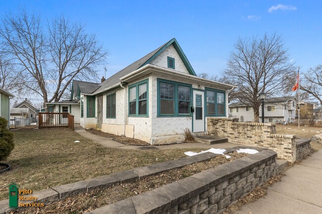 Building Photo - 3 Bedroom Home in South Saint Paul