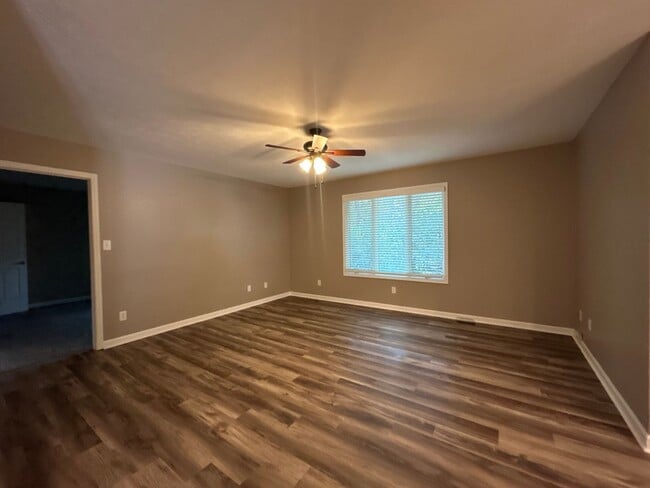 Building Photo - 2 Bedroom 2 Bath Condo Available Now!