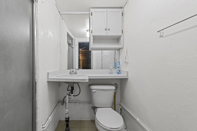 Building Photo - 22055 Elmwood Ave