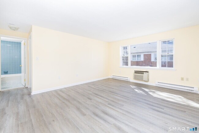 Building Photo - 117 Shadow Ln