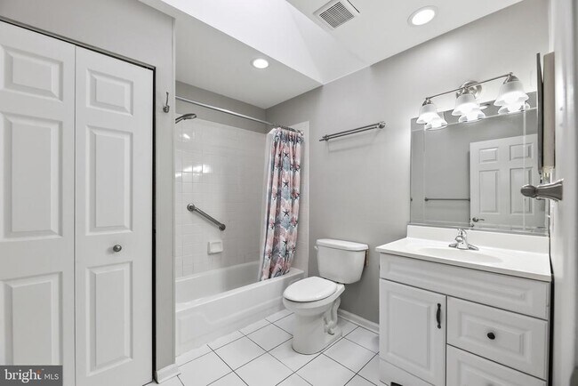 Building Photo - 6218 Lindbergh Blvd.