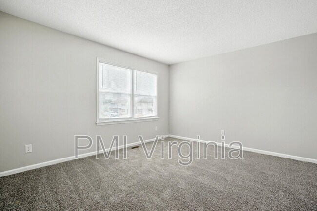 Building Photo - 1077 Commonwealth Pl