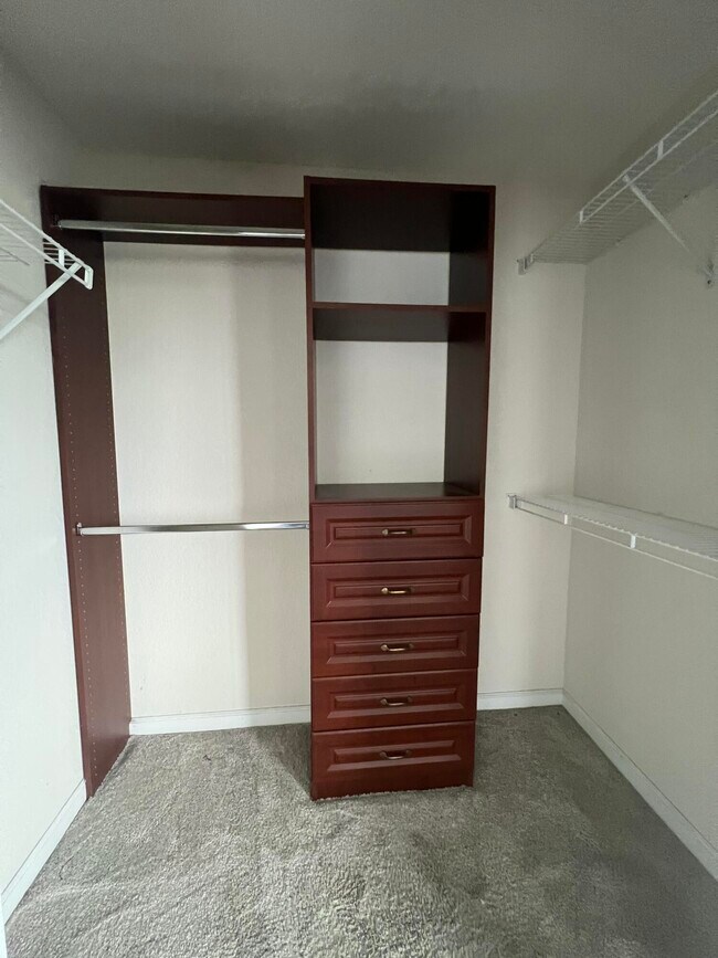 Building Photo - 1610 Presidential Way