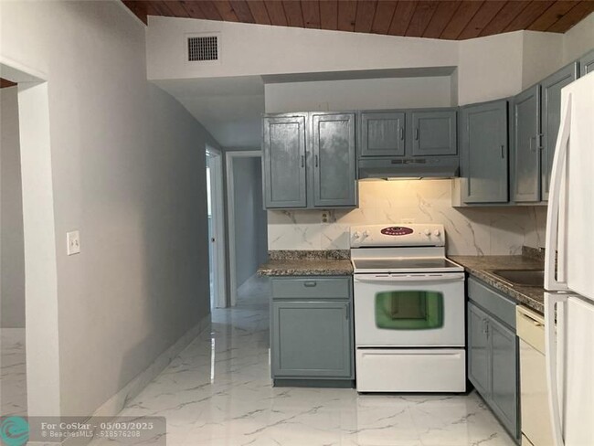 Building Photo - 3630 SW 46th Ave