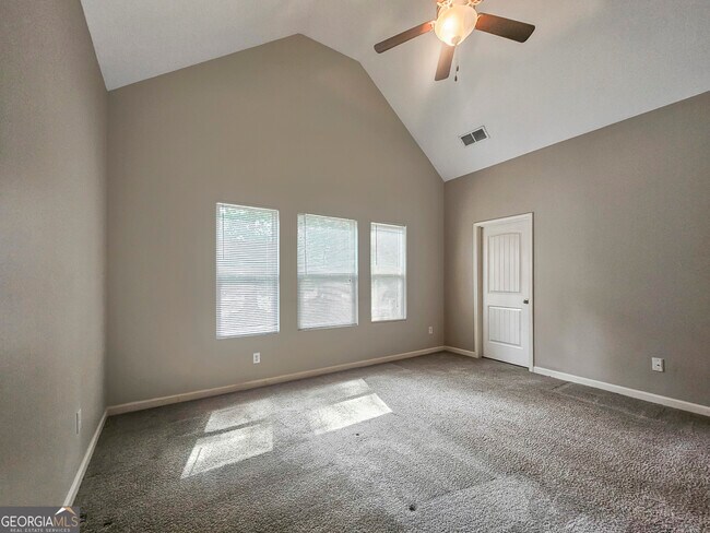 Building Photo - 213 Daisy Cir