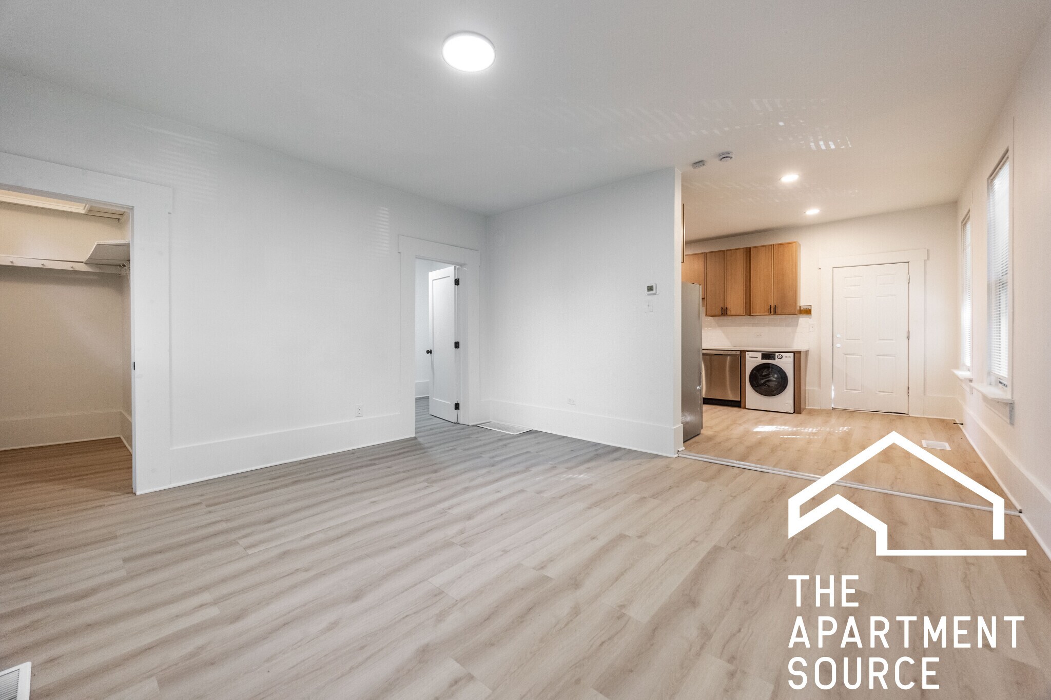 Building Photo - 2301 N Leavitt St