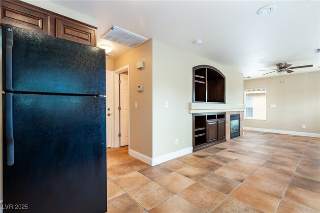 Building Photo - 830 Blushing Rose Pl