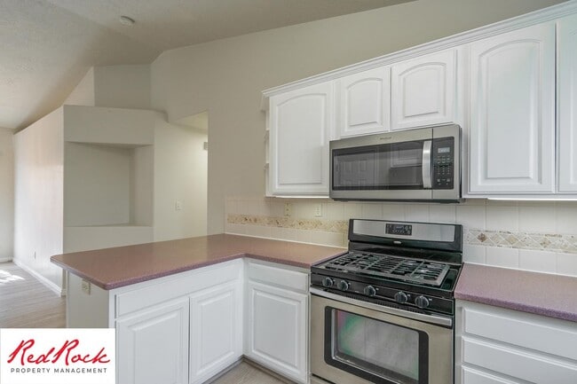 Building Photo - 3 Bedroom Home in Hurricane with Community Pool