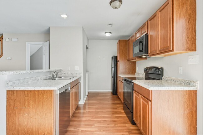 Building Photo - 2be /1.5ba Duplex Near Downtown Cary