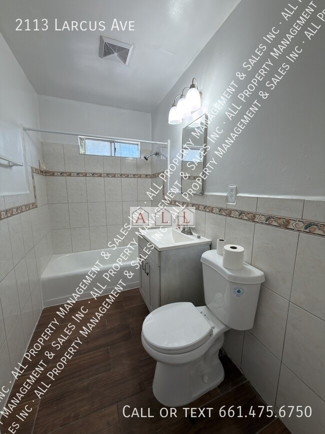 Building Photo - 2113 Larcus Ave