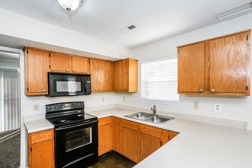 Building Photo - 7611 Buck Run Ct