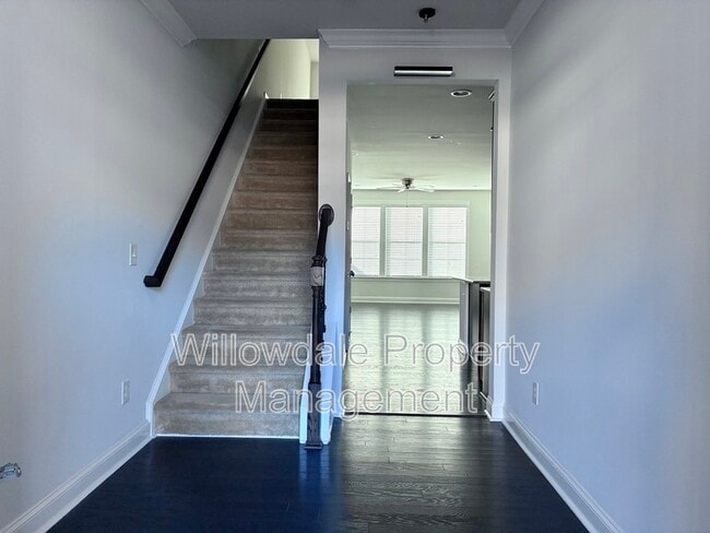 Building Photo - 1056 Midvale Ave