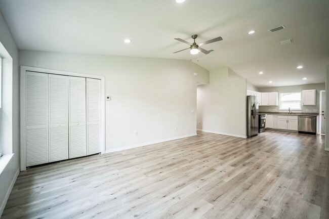 Building Photo - Charming New 3BED-2BATH Apartment in Bartow FL