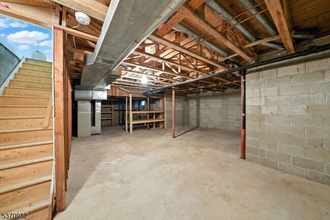 Building Photo - 99 Sleepy Hollow Rd