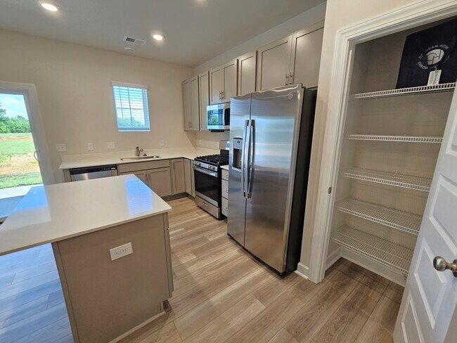 Building Photo - 1522 Yellowwood Ct