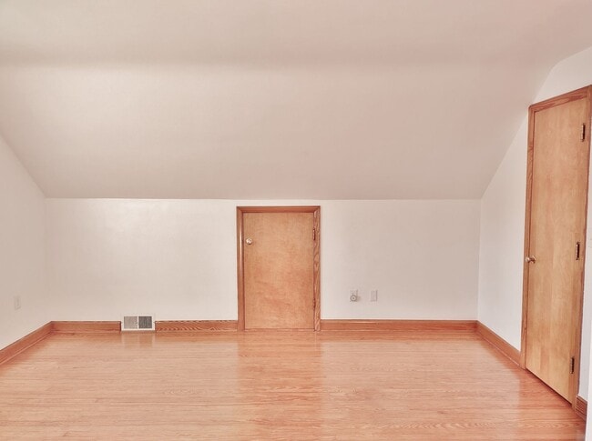 Building Photo - 4 Bed / 2 Bath Single Family Home