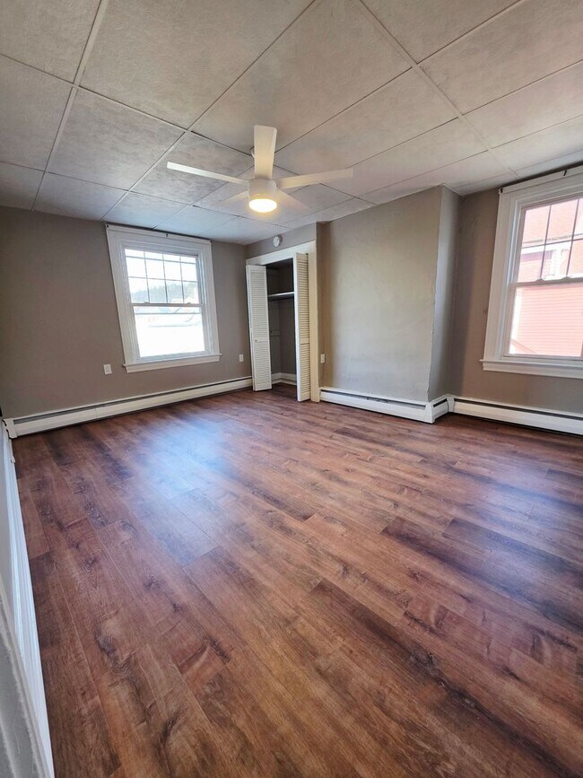 Building Photo - 20 Walnut St