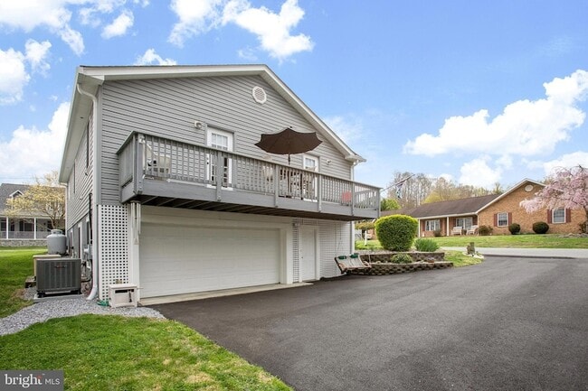 Building Photo - 6117 Riverview Dr