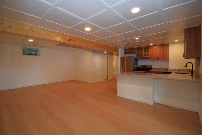 Building Photo - 18 Holts Point Rd