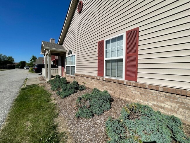 Building Photo - 4740 Kelvington Dr