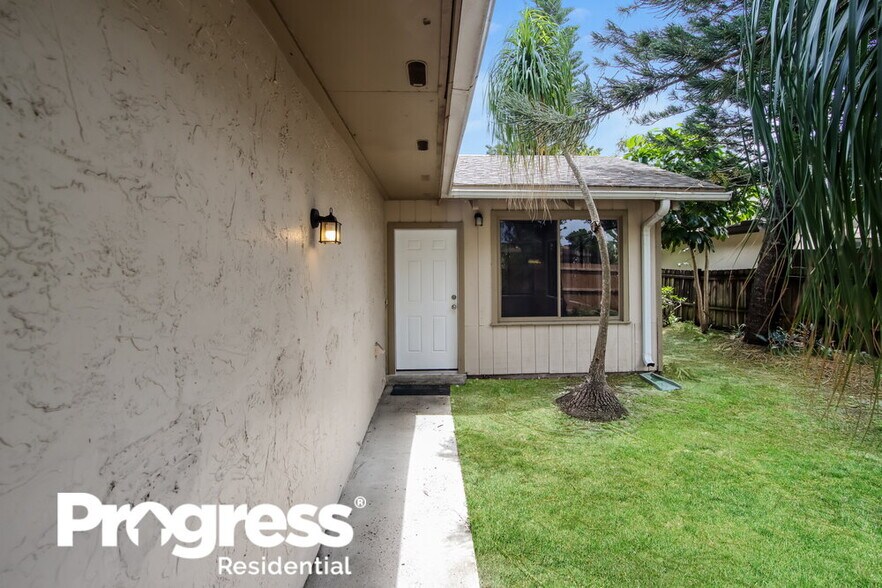 Building Photo - 225 Bayhead Dr