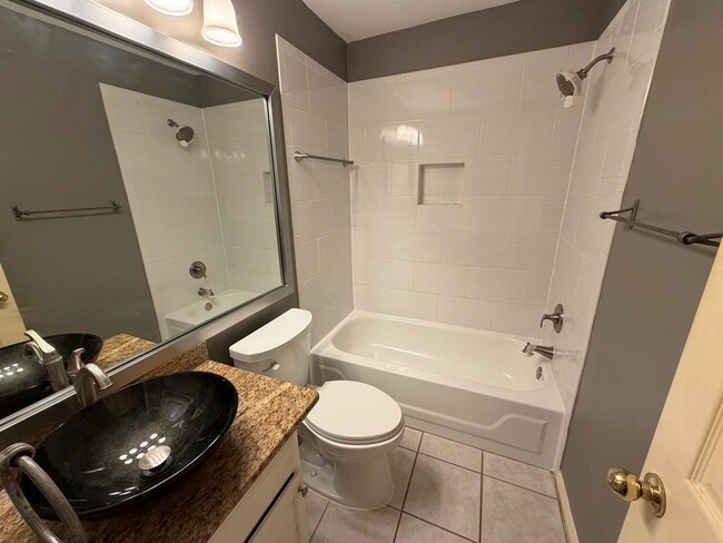 Building Photo - 5913 Shanghai Pierce Rd