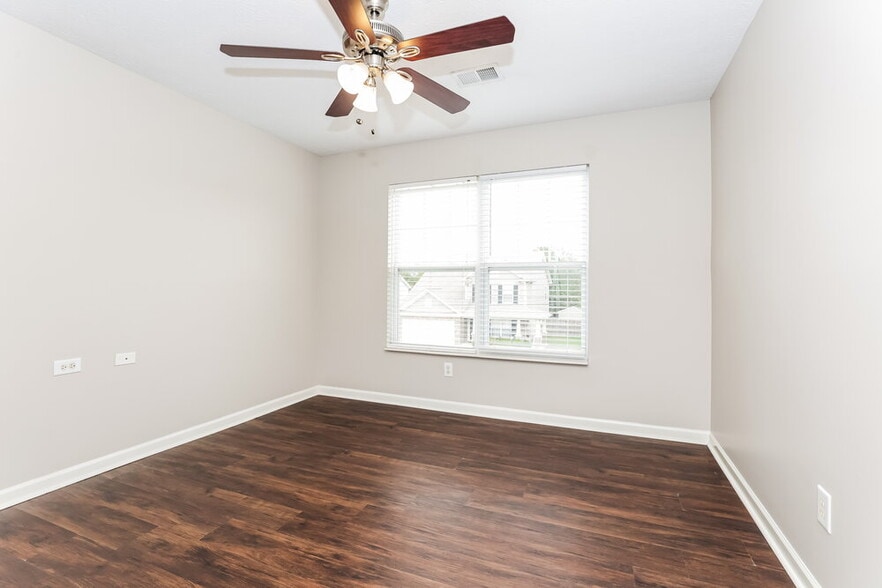 Building Photo - 909 Grand Oak Dr